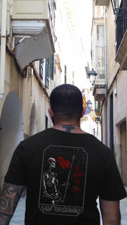 Schwarzes t-Shirt mit einem blackbeard Motiv in grau Design trooptrends 