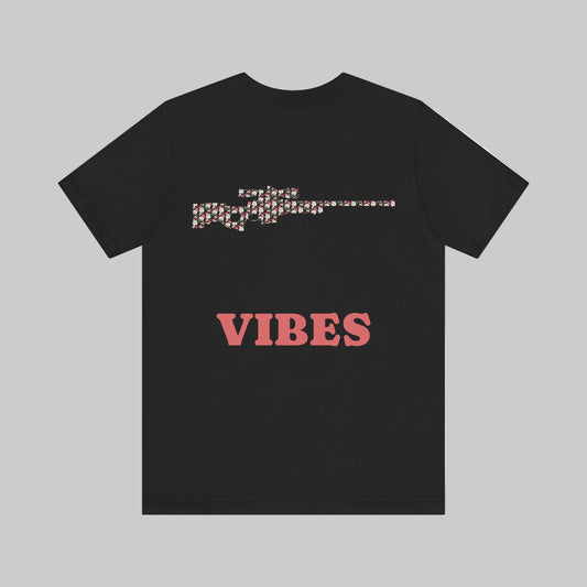 Military t-Shirt in schwarz mit einem buntem Gewehr aus Blumen mit einem Good vibes Motive Design trooptrends 